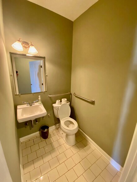 More Photos Of 401 Cross Park Dr, Pearl Storefront Retail Office For Sale