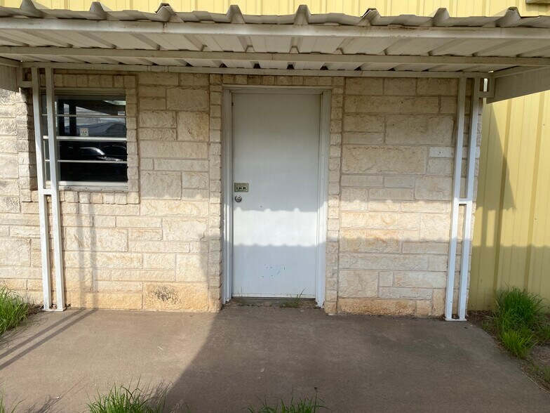 More Photos Of 8051 Seymour Hwy, Wichita Falls Warehouse For Lease