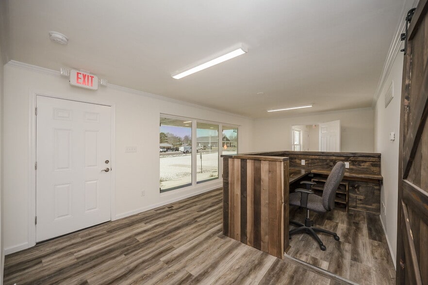 More Photos Of 302 S Lincoln Dr, Troy Office For Lease