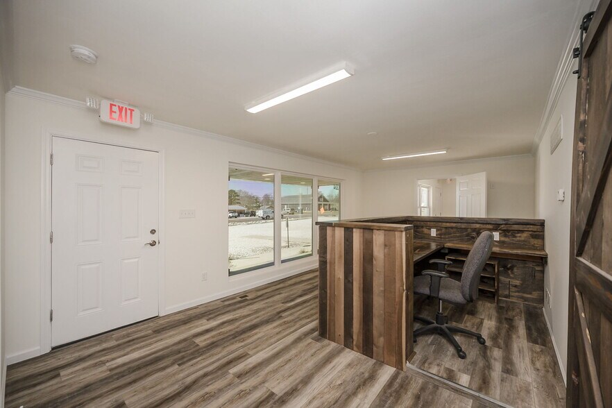 More Photos Of 302 S Lincoln Dr, Troy Office For Lease