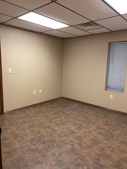 More Photos Of 2500 S Vermont Ave, Oklahoma City Warehouse For Lease