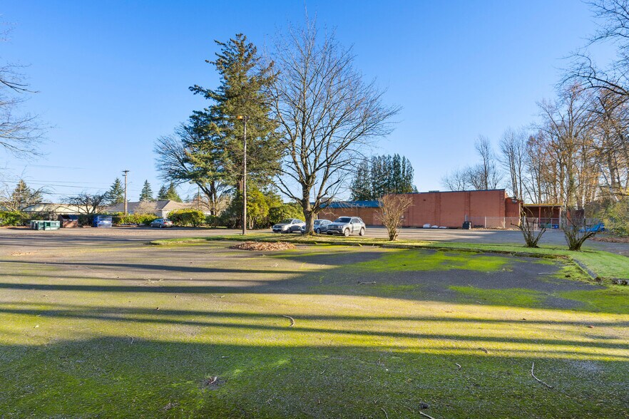 More Photos Of 1190 NE Division St, Gresham Warehouse For Sale