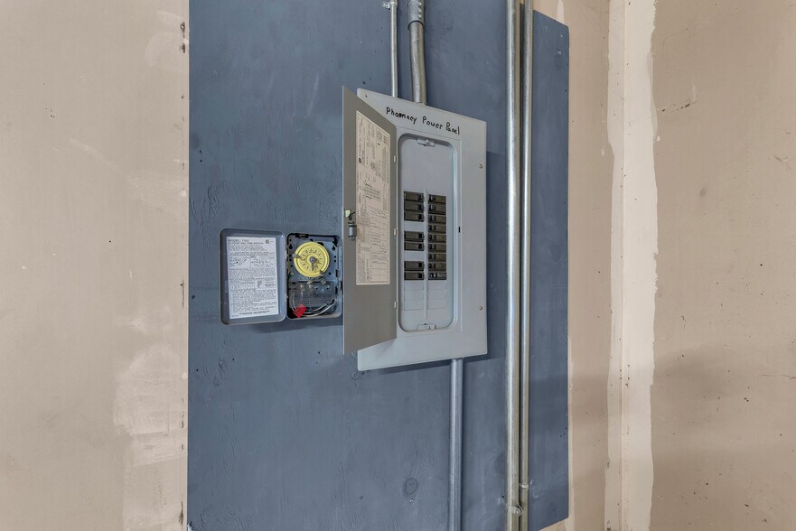 More Photos Of 15 Mont Vernon St, Milford Freestanding For Lease