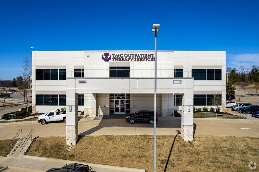 More Photos Of 4616 S US Highway 75, Denison Medical For Lease