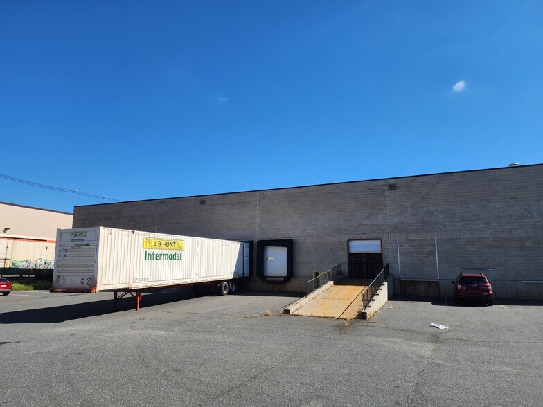 More Photos Of 90 Newfield Ave, Edison Warehouse For Lease
