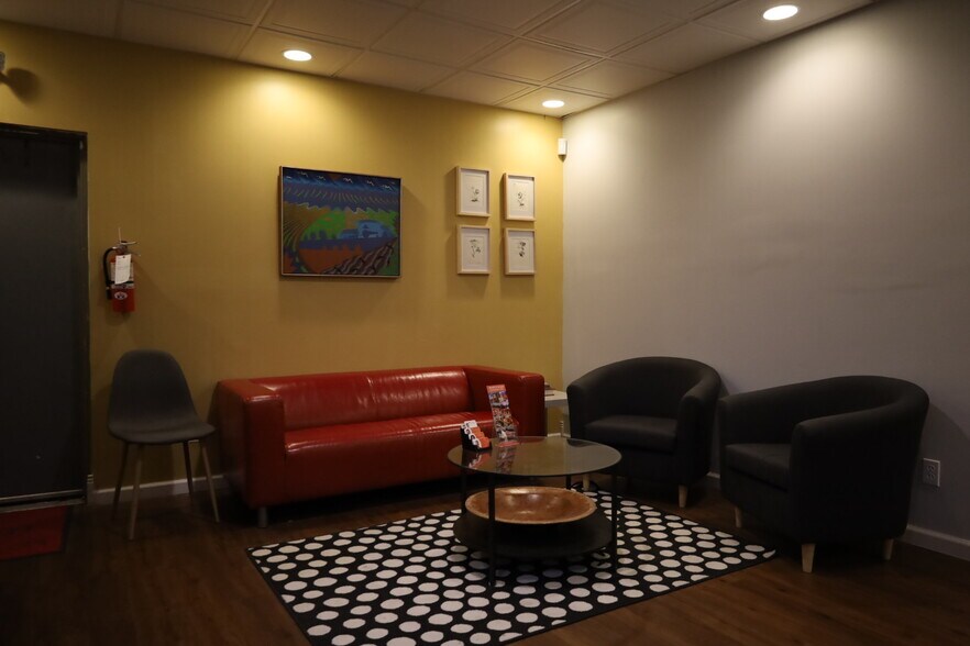 More Photos Of 613 Chillicothe St, Portsmouth Storefront Retail Office For Lease