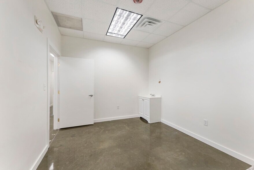 More Photos Of 26211 I-45, Spring Office For Lease