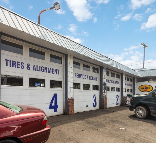 More Photos Of 9139 E Saanich Rd, North Saanich Auto Dealership For Sale