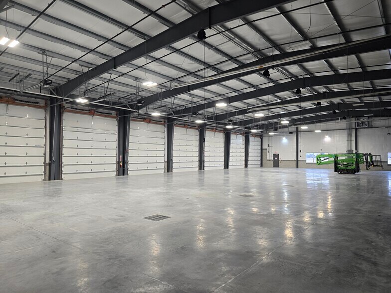 More Photos Of 4180 Congress Pky, Richfield Industrial For Lease