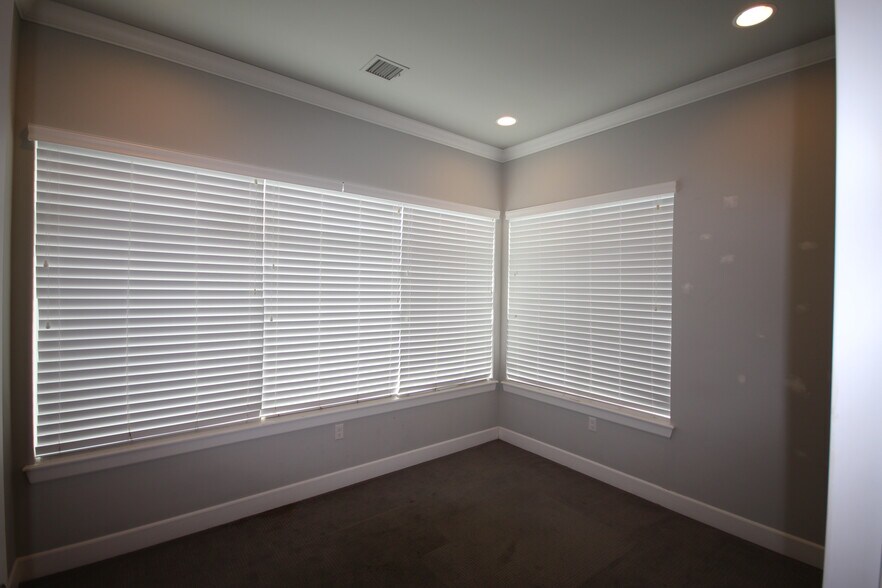 More Photos Of 7806 E 108th St S, Tulsa Office For Lease