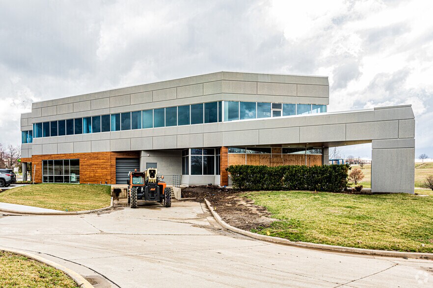 More Photos Of 11250 Corporate Ave, Lenexa Office For Lease