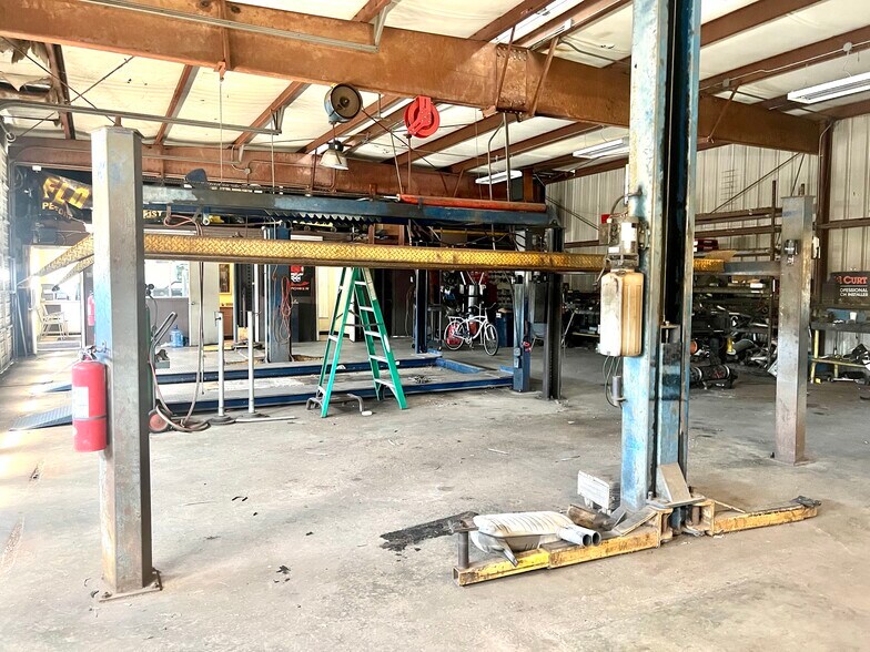 More Photos Of Alvin Muffler, Alvin Auto Repair For Sale