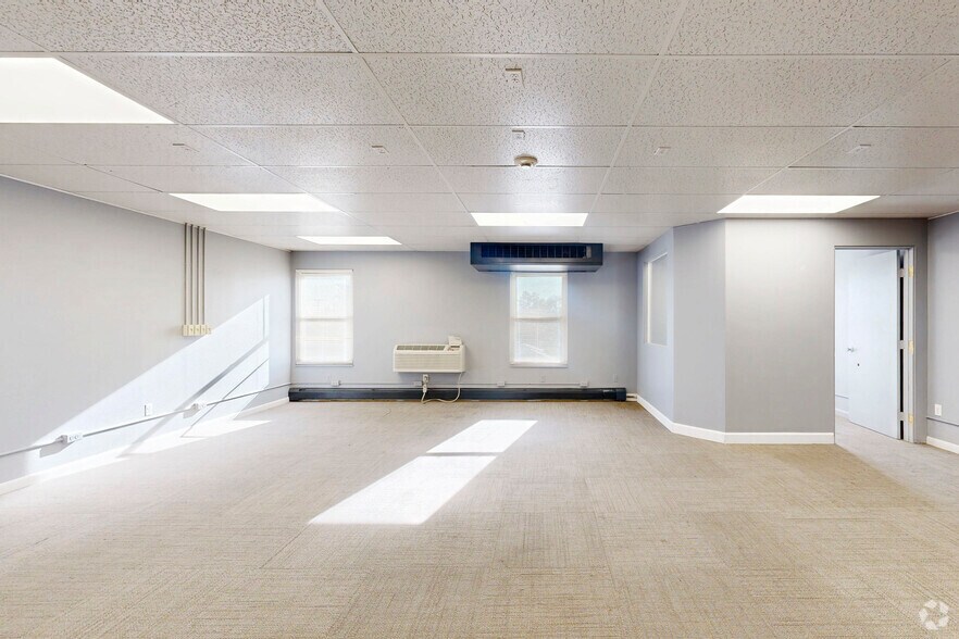 More Photos Of 150 Sheridan Blvd, Denver Office For Sale