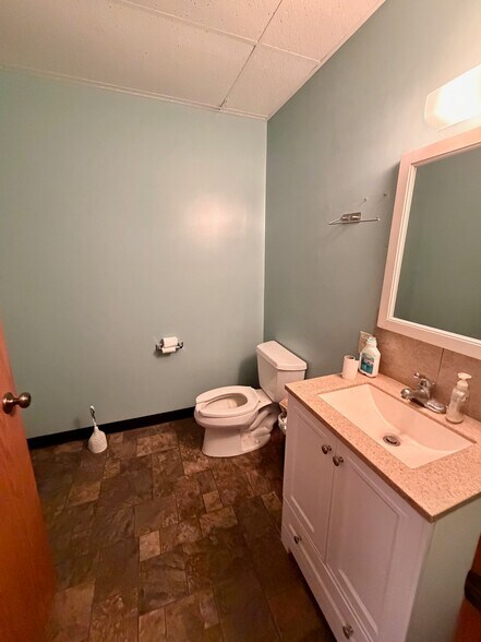 More Photos Of 4303 E 39th St, Kearney Warehouse For Sale
