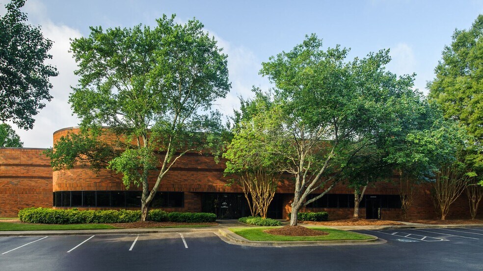 More Photos Of 210 The Bluffs, Austell Unknown For Lease