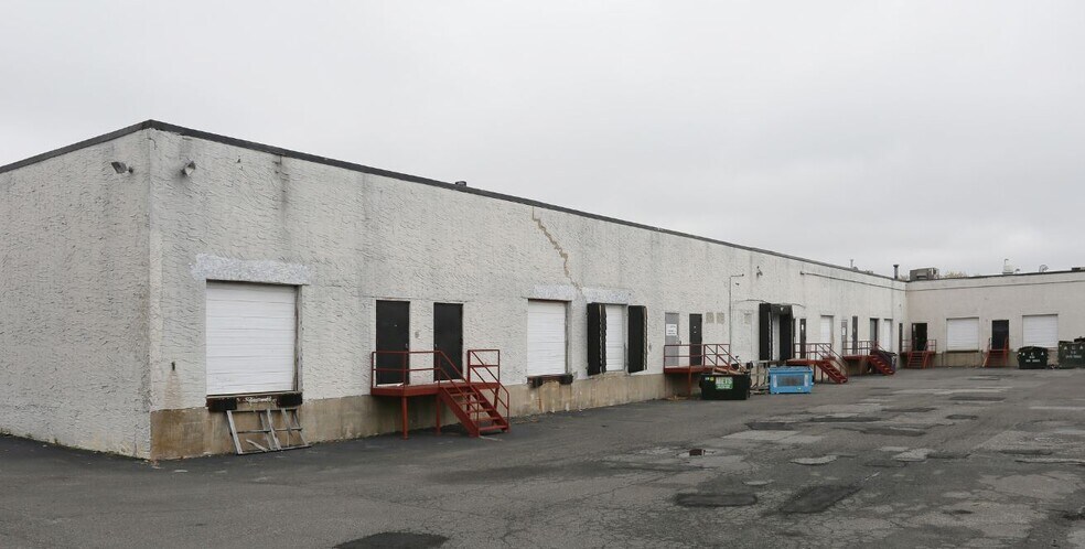 More Photos Of 160 Wilbur Pl, Bohemia Warehouse For Lease