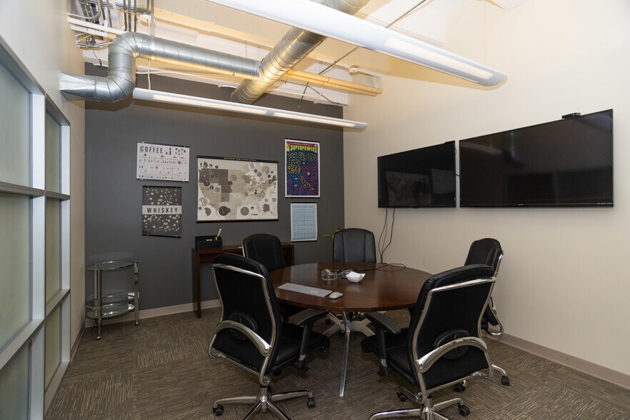 More Photos Of 1030 W Chicago Ave, Chicago Office For Sale