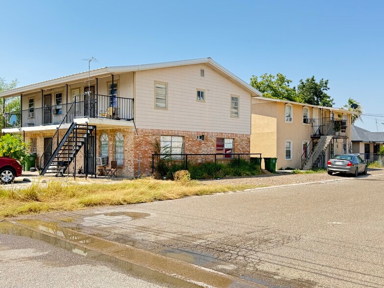 More Photos Of 121 N Bethel St, Roma Apartments For Sale