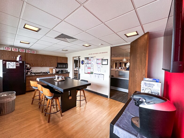 More Photos Of 8902 Airport Dr, Fort Wayne Office For Lease