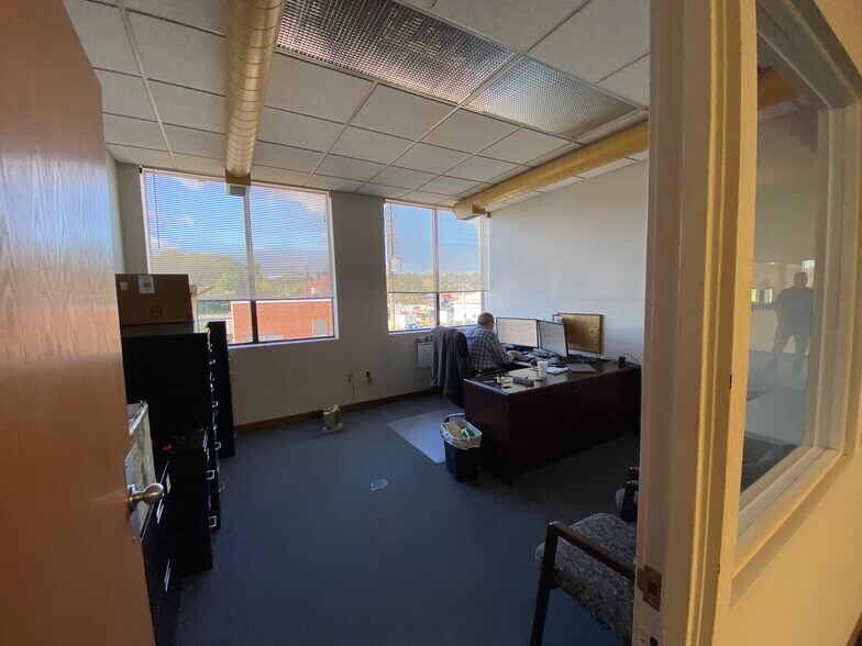 More Photos Of 501 Robb St, McKees Rocks Warehouse For Sale