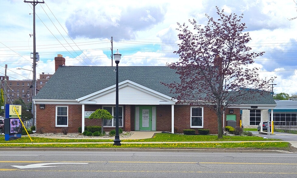 Primary Photo Of 902 S Washington Ave, Saginaw Office For Sale