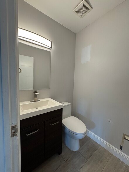 More Photos Of 7555-7575 W 2nd Ct, Hialeah Warehouse For Sale