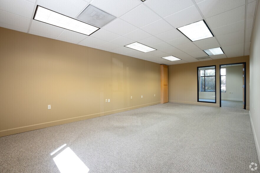 More Photos Of 17040 Pilkington Rd, Lake Oswego Office For Lease