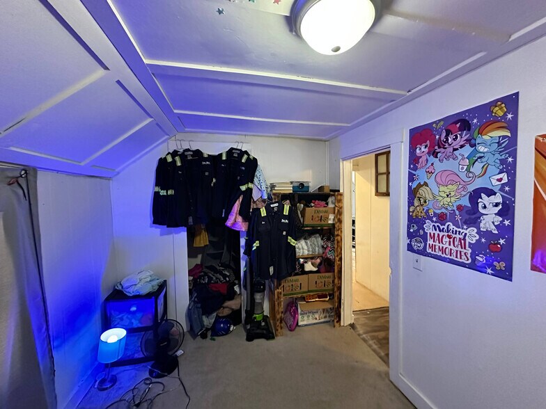 More Photos Of 1831 N C St, Elwood Apartments For Sale