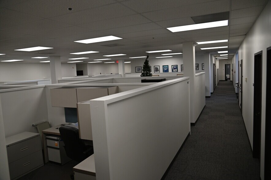 More Photos Of 8640 N Eldridge Pky, Houston Flex For Lease