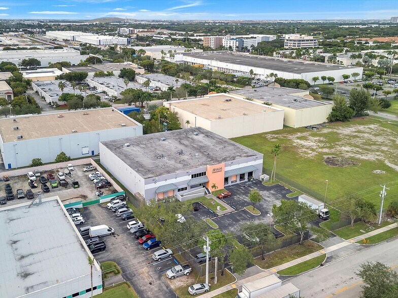 More Photos Of 10855 NW 27th St, Doral Warehouse For Lease