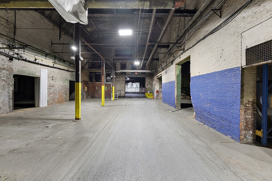 More Photos Of 412 W Beecher St, Adrian Manufacturing For Lease