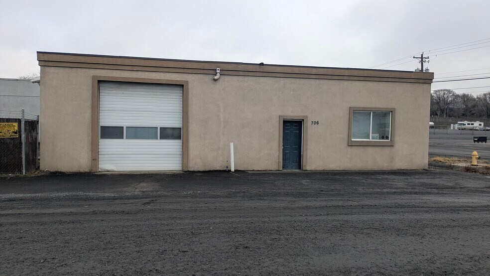 More Photos Of 706 E Penn St, Moses Lake Industrial For Sale