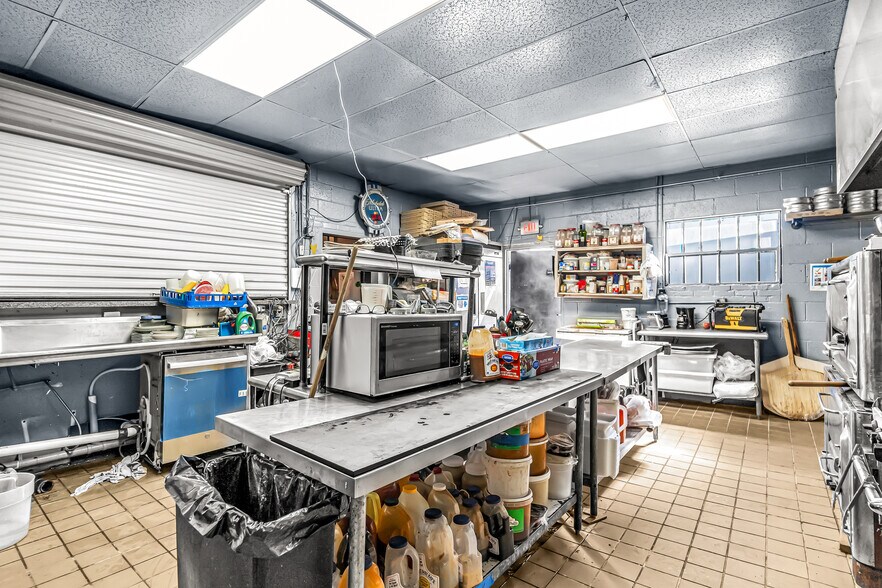 More Photos Of 192 Pine St, Bristol Restaurant For Sale