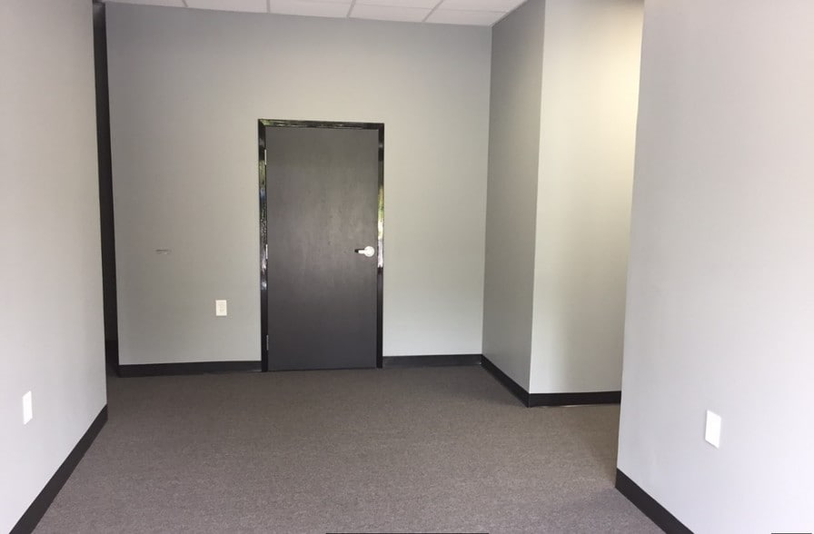 More Photos Of 60 Chamisa Rd, Covington Unknown For Lease