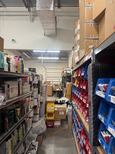More Photos Of 10026 Spanish Isle Blvd, Boca Raton Warehouse For Lease