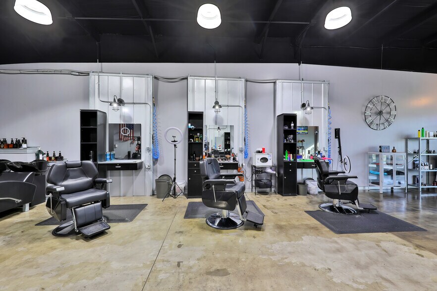 More Photos Of 518 Hollyberry Ln, Orange Park Storefront Retail Office For Lease