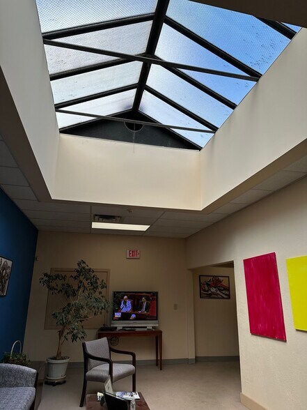 More Photos Of 124 Sheridan Ave, Albany Manufacturing For Sale