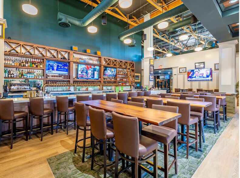 More Photos Of 7100 E Cave Creek Rd, Cave Creek Restaurant For Lease