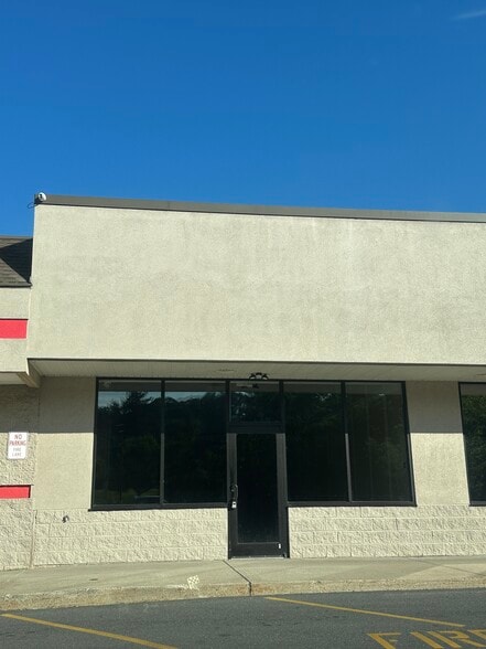 More Photos Of 4-28 Eagles Glenn Mall, East Stroudsburg Unknown For Lease