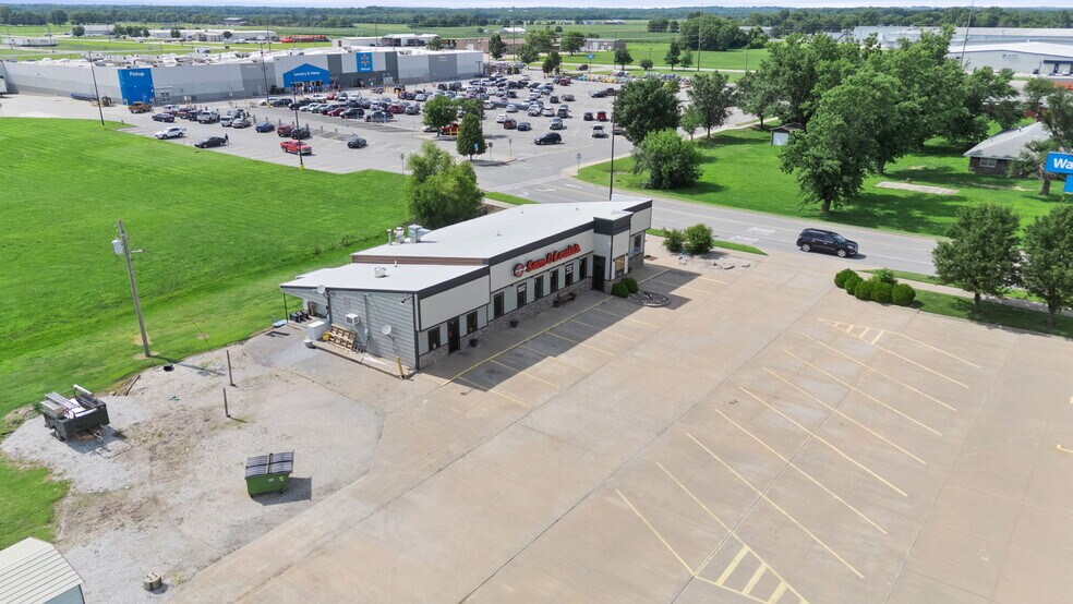 More Photos Of 2150 N State St, Iola Restaurant For Lease