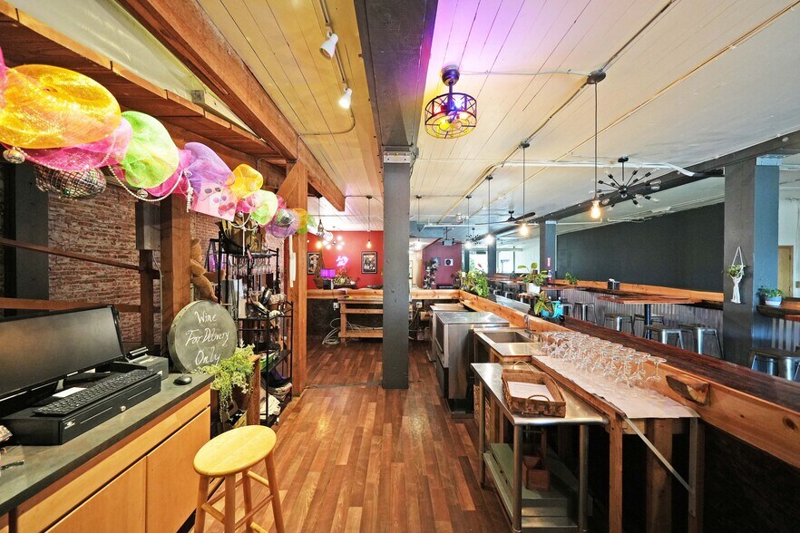 More Photos Of 31 N 1st Ave, Yakima General Retail For Sale