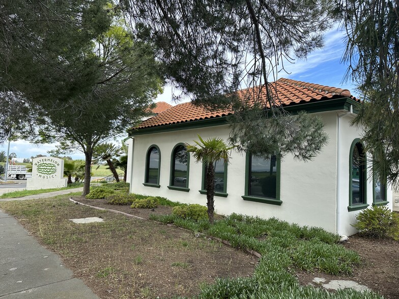 More Photos Of 1970 Lake Blvd, Davis Medical For Sale