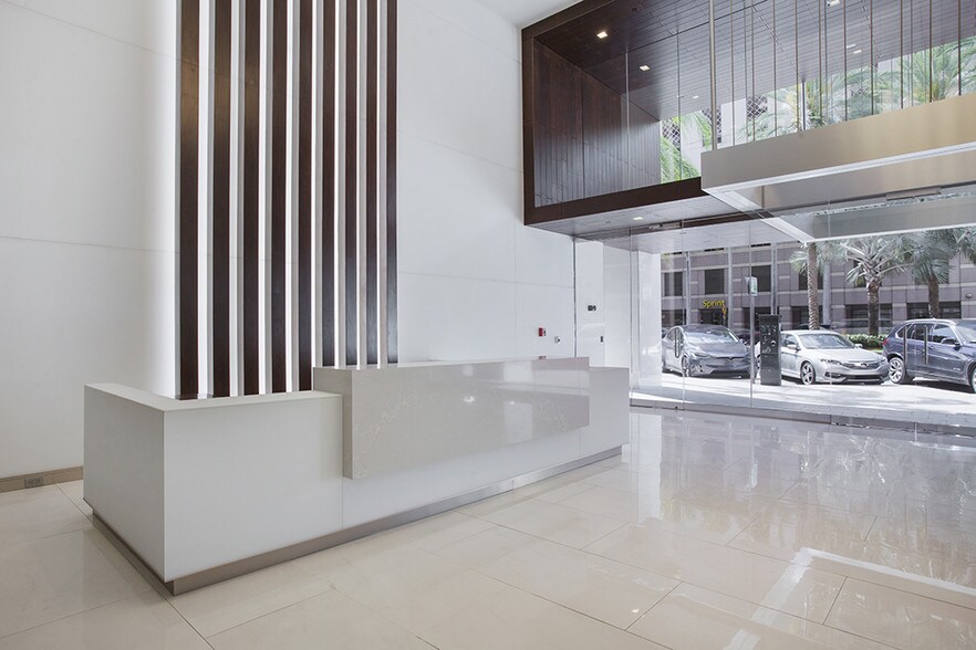 More Photos Of 255 Alhambra Cir, Coral Gables Office For Lease