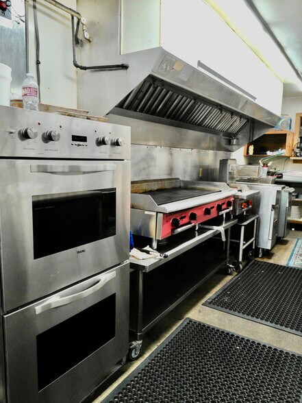 More Photos Of 49 Route Tt, Noel Restaurant For Sale