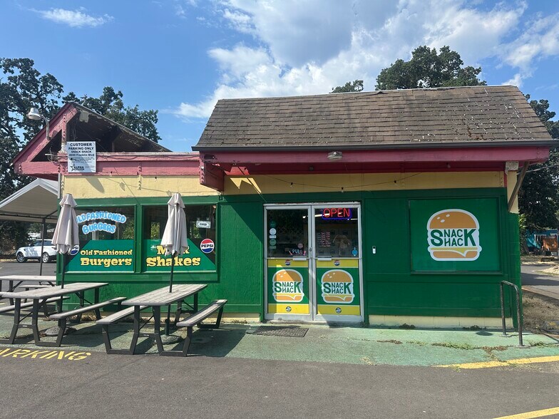 Primary Photo Of 4690 Franklin Blvd, Eugene Restaurant For Sale