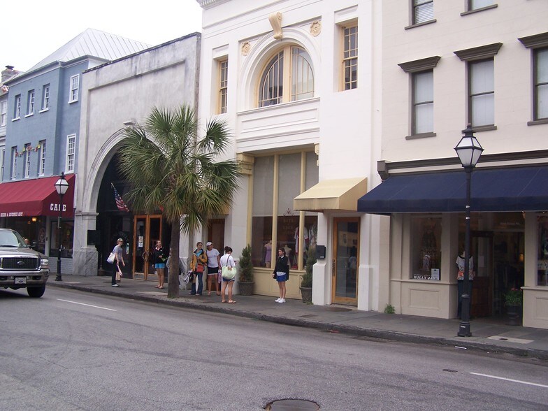 More Photos Of 302 King St, Charleston Storefront Retail Office For Lease