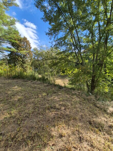 More Photos Of 6718 Midland Trail w, Hines Flex For Sale