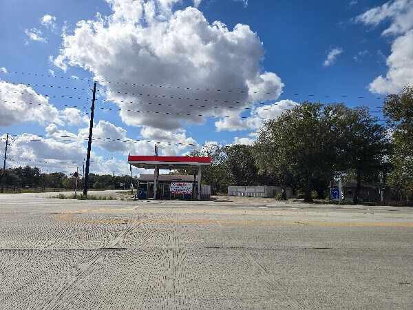 More Photos Of 15518 Highway 36, Needville Service Station For Sale
