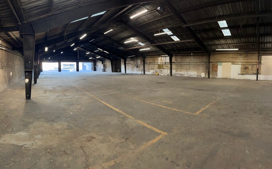 More Photos Of 1356 N Santiago St, Santa Ana Warehouse For Lease