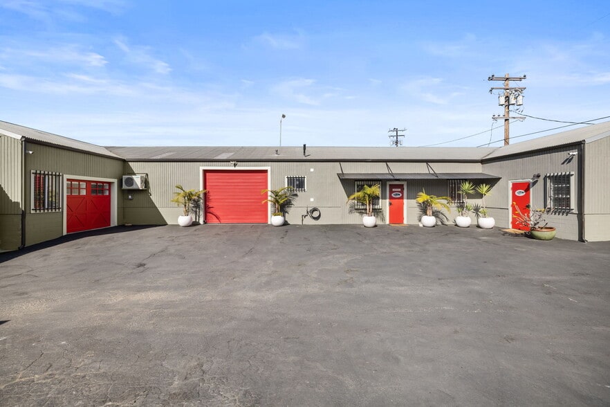 More Photos Of 133 Sunnyway Dr, Ventura Warehouse For Lease